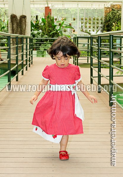 vestido de morango infantil Vestido moranguinho