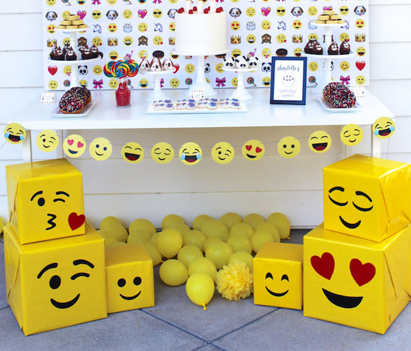 decoração festa emoji