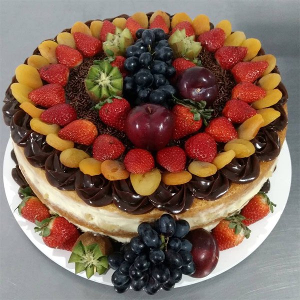 Bolo decorado com frutas Bolo decorado com frutas