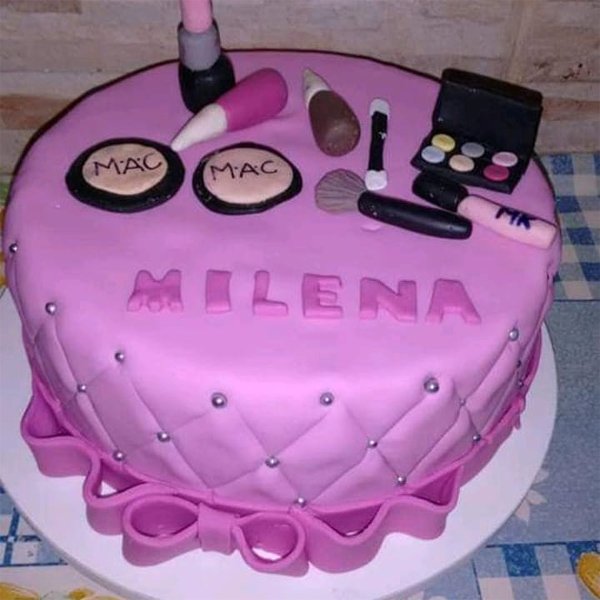 Bolo de aniversário feminino