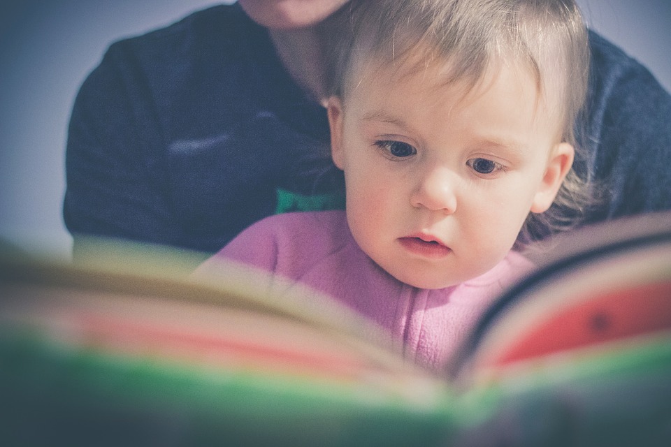 importância de ler um livro para uma criança